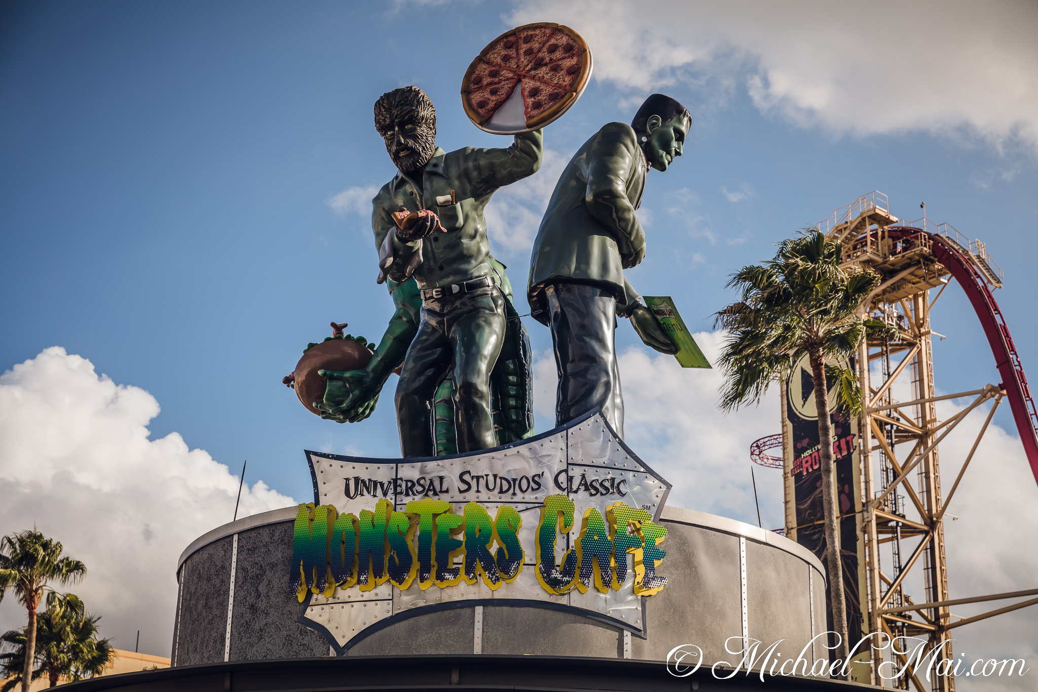 Iconic Universal Monsters statues serve up monstrous meals atop their themed cafe. | Orlando, Florida, United States